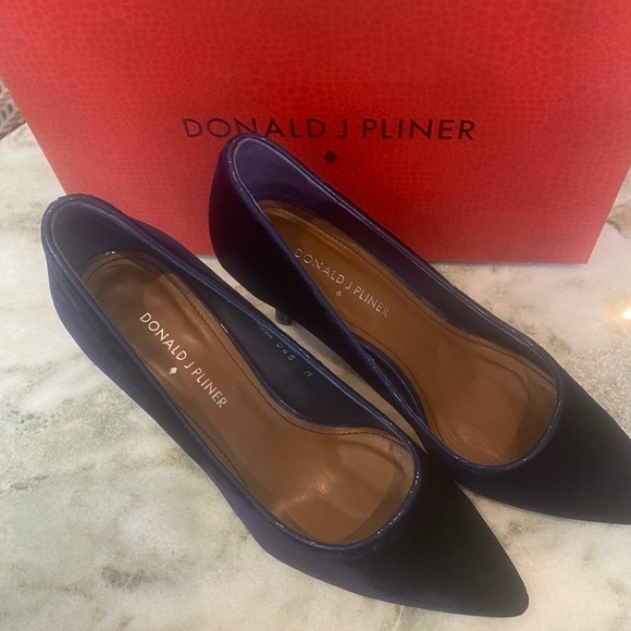 Donald J Pliner  navy velvet shoes - Picture 5 of 10